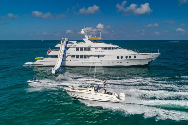 I LOVE THIS BOAT